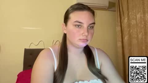 Snapshot of dreamyblushfairy chatting on 10.05.25 Mila online show from 10.05.25