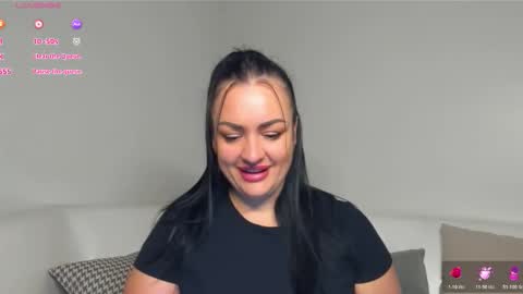 Snapshot of dreamyhousewife1 chatting on 10.27.25 dreamyhousewife1 online show from 10.27.25