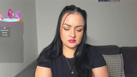 Snapshot of dreamyhousewife1 chatting on 11.18.25 dreamyhousewife1 online show from 11.18.25