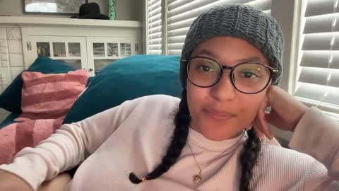 RIRI OR DREAMY online show from 01.25.25