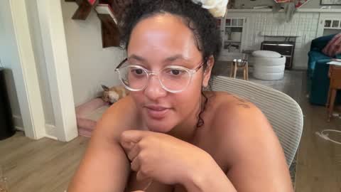 RIRI OR DREAMY online show from 02.01.25