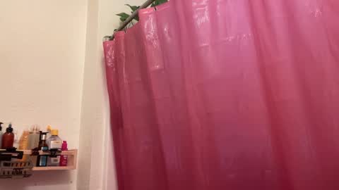 RIRI OR DREAMY online show from 02.12.25