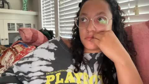 RIRI OR DREAMY online show from 09.24.25