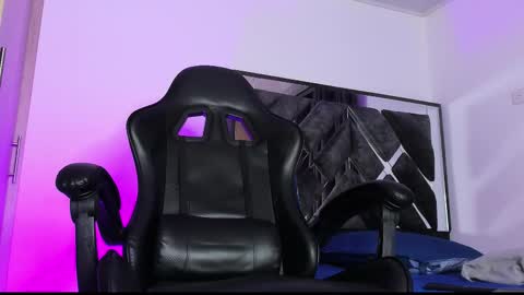 Snapshot of drekev_ chatting on 12.16.25 Kevin online show from 12.16.25