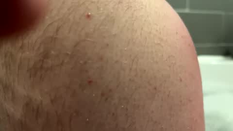 Snapshot of dressedupsissy chatting on 12.19.25 dressedupsissy online show from 12.19.25