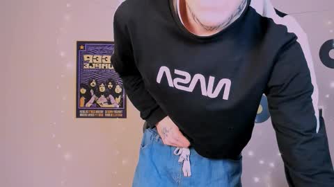 Snapshot of drew_soft_ chatting on 12.05.25 drew_soft_ online show from 12.05.25