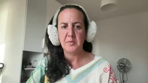 Snapshot of drresa chatting on 05.24.26 Dr. Resa online show from 05.24.26