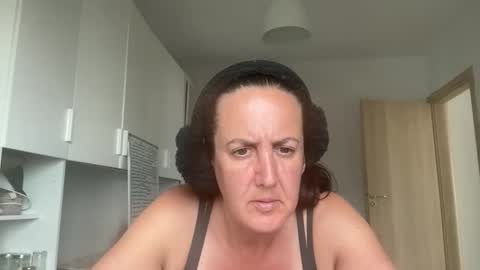 Snapshot of drresa chatting on 06.03.26 Dr. Resa online show from 06.03.26