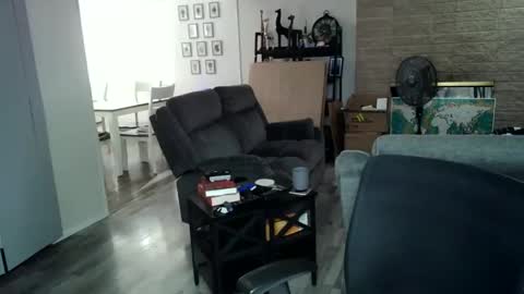 Snapshot of drthomaswayne chatting on 10.22.25 drthomaswayne online show from 10.22.25