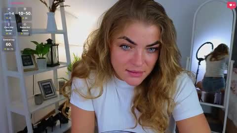 Snapshot of drunk_angel_ chatting on 09.14.25 Donna online show from 09.14.25