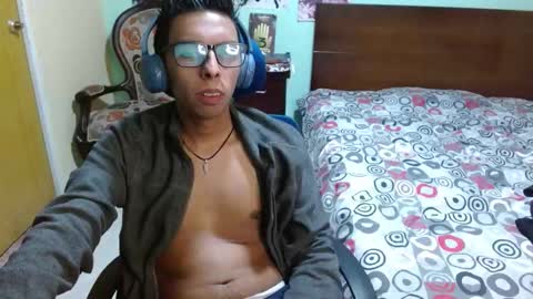 Snapshot of dtwink0310 chatting on 11.11.25 David online show from 11.11.25