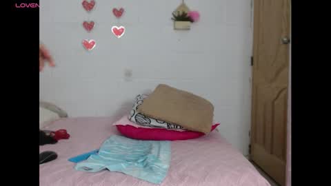 Snapshot of dulce_anita2 chatting on 11.25.25 Anita online show from 11.25.25