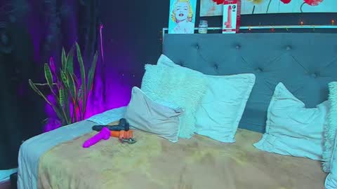 Snapshot of dulce_celeste15 chatting on 01.25.25 C E L E S T E online show from 01.25.25