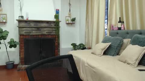 Snapshot of dulce_celeste15 chatting on 11.05.25 C E L E S T E online show from 11.05.25