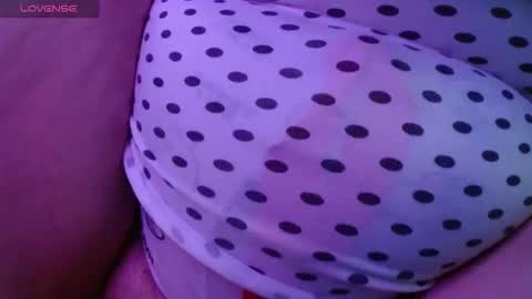 Snapshot of dulce_mmaria chatting on 11.06.25 dulce online show from 11.06.25