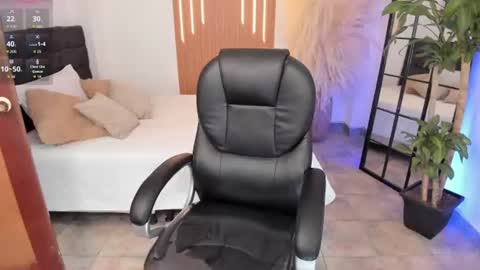Snapshot of dulce_nicoll chatting on 07.18.26 NICOLLE online show from 07.18.26