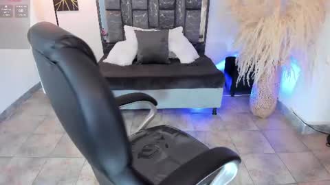 Snapshot of dulce_nicoll chatting on 07.30.26 NICOLLE online show from 07.30.26