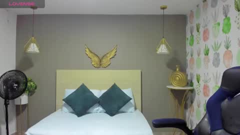 V I C T O R I A online show from 02.15.25