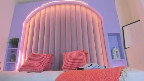 DULCE AURORA online show from 11.26.25