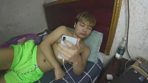 Snapshot of dumeila chatting on 12.22.25 dumeila online show from 12.22.25