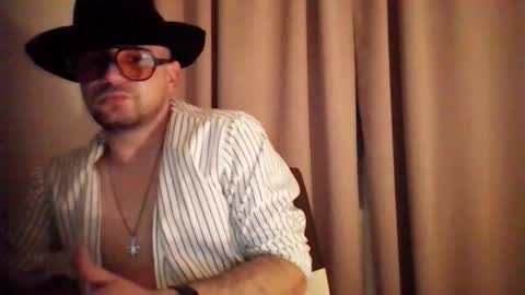 Snapshot of dumitrudolca chatting on 12.18.25 nickyyyx online show from 12.18.25