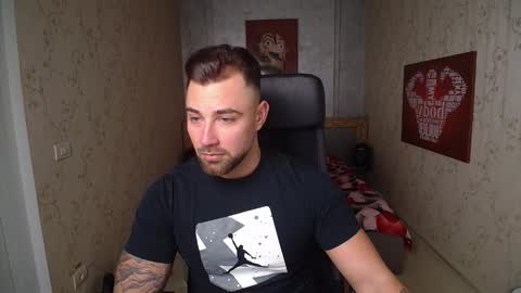 Snapshot of duncanstones chatting on 12.27.24 DuncanStone online show from 12.27.24