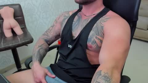 Snapshot of duncanstones chatting on 01.16.25 DuncanStone online show from 01.16.25