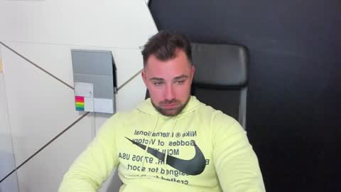 Snapshot of duncanstones chatting on 02.05.25 DuncanStone online show from 02.05.25