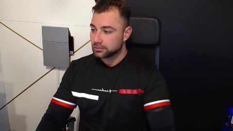 Snapshot of duncanstones chatting on 09.19.25 DuncanStone online show from 09.19.25