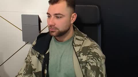 Snapshot of duncanstones chatting on 10.19.25 DuncanStone online show from 10.19.25