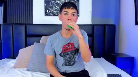 Snapshot of duolust chatting on 09.19.25 Thomas and Noah online show from 09.19.25