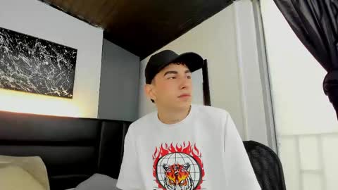 Snapshot of duolust chatting on 10.07.25 Thomas and Noah online show from 10.07.25