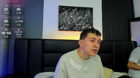 Snapshot of duolust chatting on 10.28.25 Thomas and Noah online show from 10.28.25