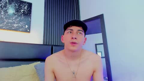 Snapshot of duolust chatting on 11.08.25 Thomas and Noah online show from 11.08.25