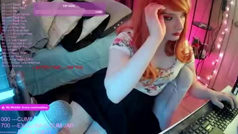 Snapshot of dvadaisy chatting on 05.04.26 DvaDaisy online show from 05.04.26