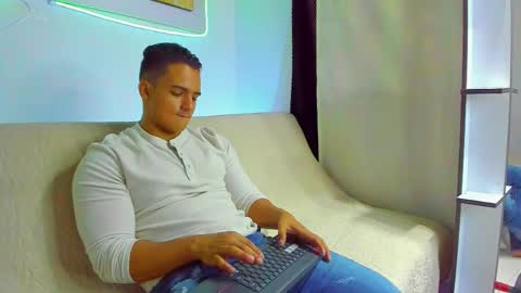 dwayne_esteven10 online show from 03.07.26