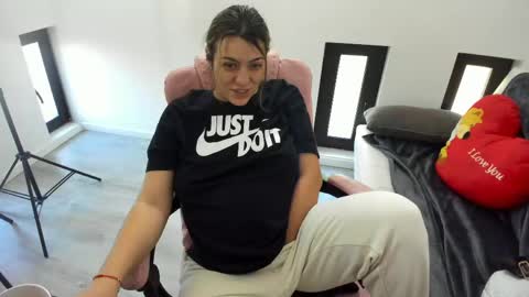 Snapshot of dyanakaylin chatting on 05.13.26 dayana online show from 05.13.26