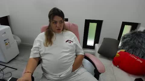 Snapshot of dyanakaylin chatting on 06.12.26 dayana online show from 06.12.26