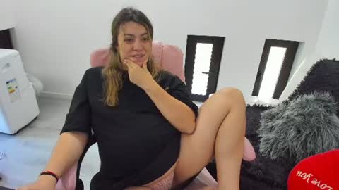 Snapshot of dyanakaylin chatting on 06.17.26 dayana online show from 06.17.26