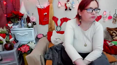 Snapshot of dyannelovee chatting on 12.24.24 Dyanne online show from 12.24.24