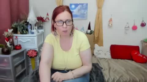 Snapshot of dyannelovee chatting on 01.09.25 Dyanne online show from 01.09.25