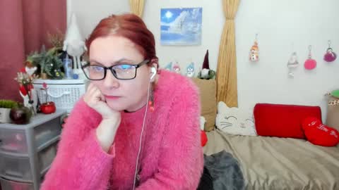 Snapshot of dyannelovee chatting on 01.10.25 Dyanne online show from 01.10.25