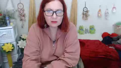 Snapshot of dyannelovee chatting on 02.02.25 Dyanne online show from 02.02.25