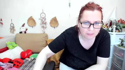 Snapshot of dyannelovee chatting on 02.23.25 Dyanne online show from 02.23.25