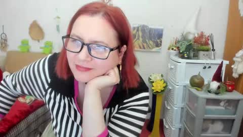 Snapshot of dyannelovee chatting on 03.04.25 Dyanne online show from 03.04.25