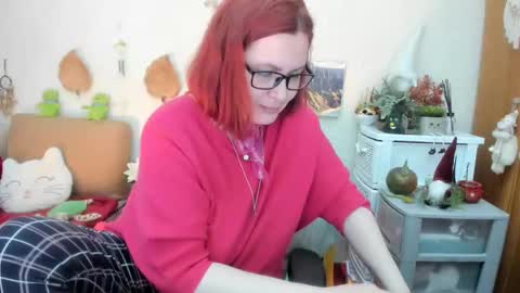 Snapshot of dyannelovee chatting on 03.06.25 Dyanne online show from 03.06.25