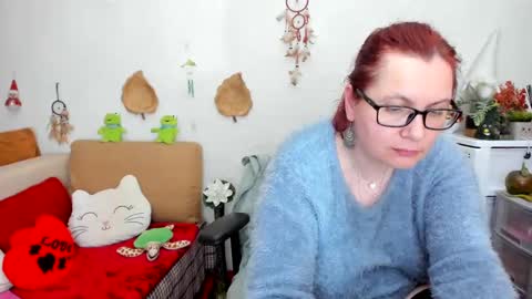 Snapshot of dyannelovee chatting on 03.07.25 Dyanne online show from 03.07.25