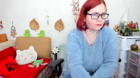 Snapshot of dyannelovee chatting on 03.07.25 Dyanne online show from 03.07.25