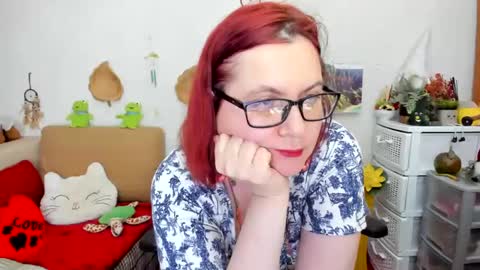 Snapshot of dyannelovee chatting on 03.12.25 Dyanne online show from 03.12.25