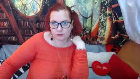 Snapshot of dyannelovee chatting on 05.23.26 Dyanne online show from 05.23.26